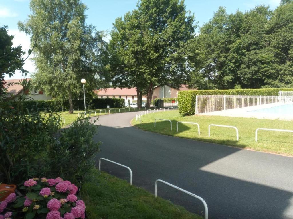 ポーLe Petit Park-Studio-Terrasse- Piscine-Wifi Fibreアパートメント エクステリア 写真
