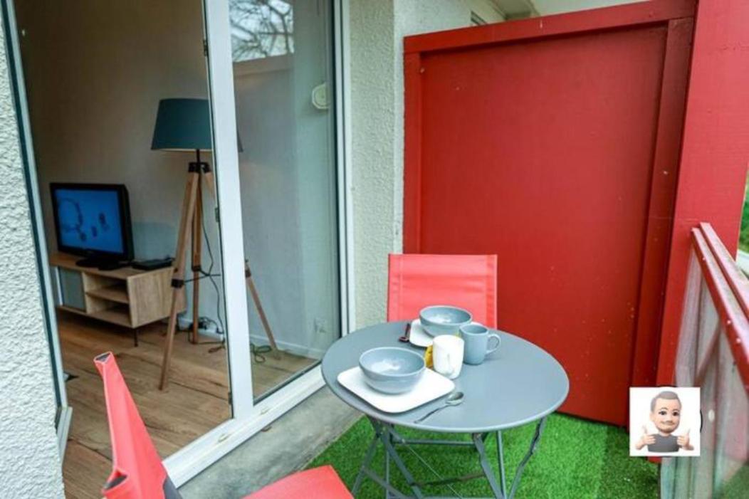 ポーLe Petit Park-Studio-Terrasse- Piscine-Wifi Fibreアパートメント エクステリア 写真